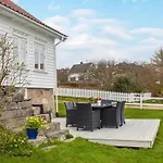 3 Bedroom Cozy In Lindesnes Spangereid