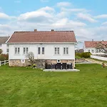3 Bedroom Cozy In Lindesnes 度假居 *