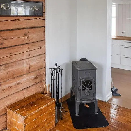 3 Bedroom Cozy In Lindesnes Spangereid
